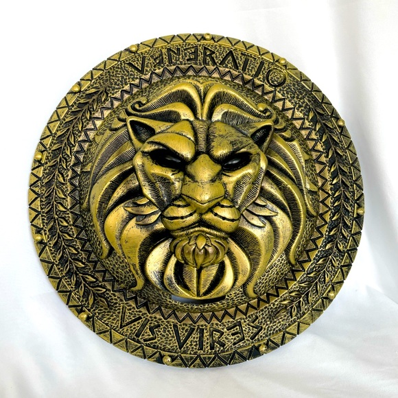 Gladiator Shield - Picture 1 of 2